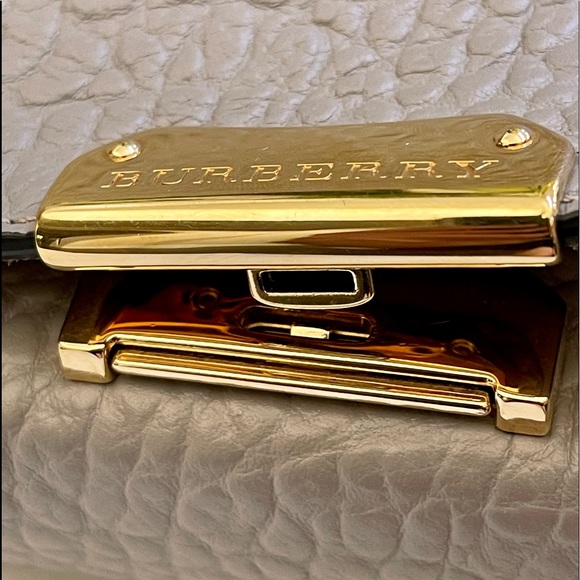👛SALE!! “BURBERRY” 💯% Authentic Clutch/Shoulder Bag - Picture 7 of 8